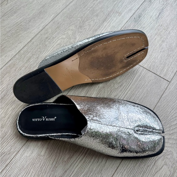Vittorio Cracked Metallic Silver Split-Toe Mule - Picture 3 of 4